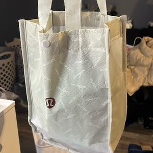 xs size 2 mystery bag. Has a lululemon peice, a NWT idem (not lulu), and legging